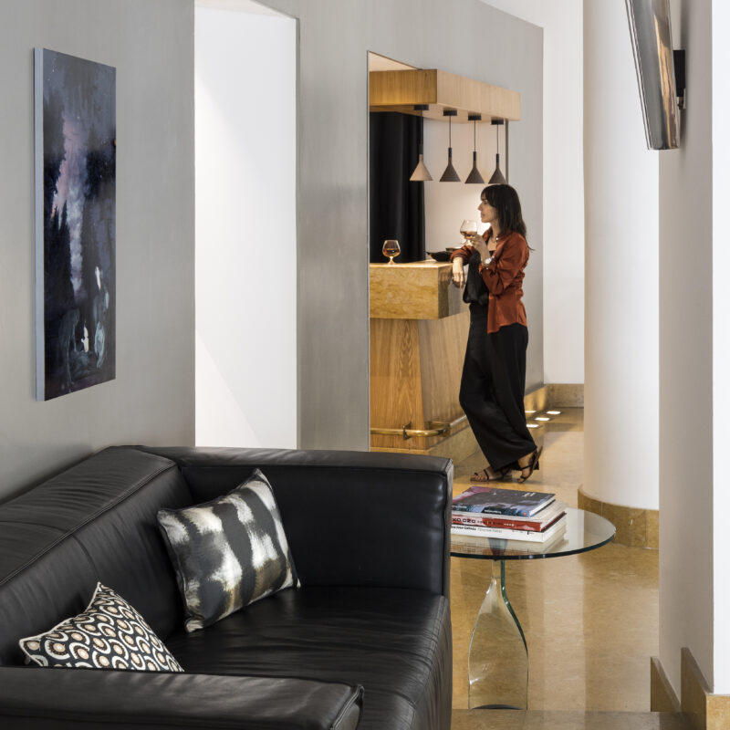 angolo aperitivo con donna